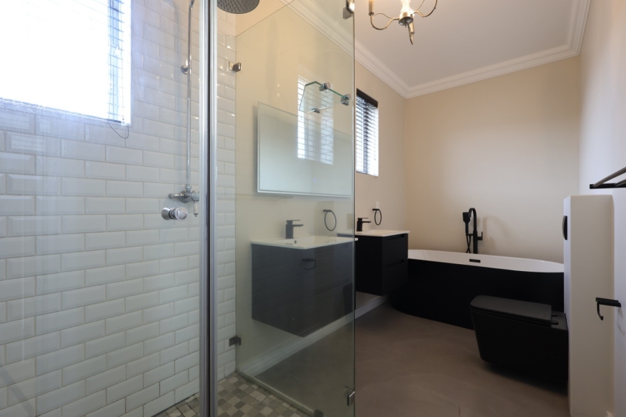 To Let 4 Bedroom Property for Rent in Val De Vie Estate Western Cape